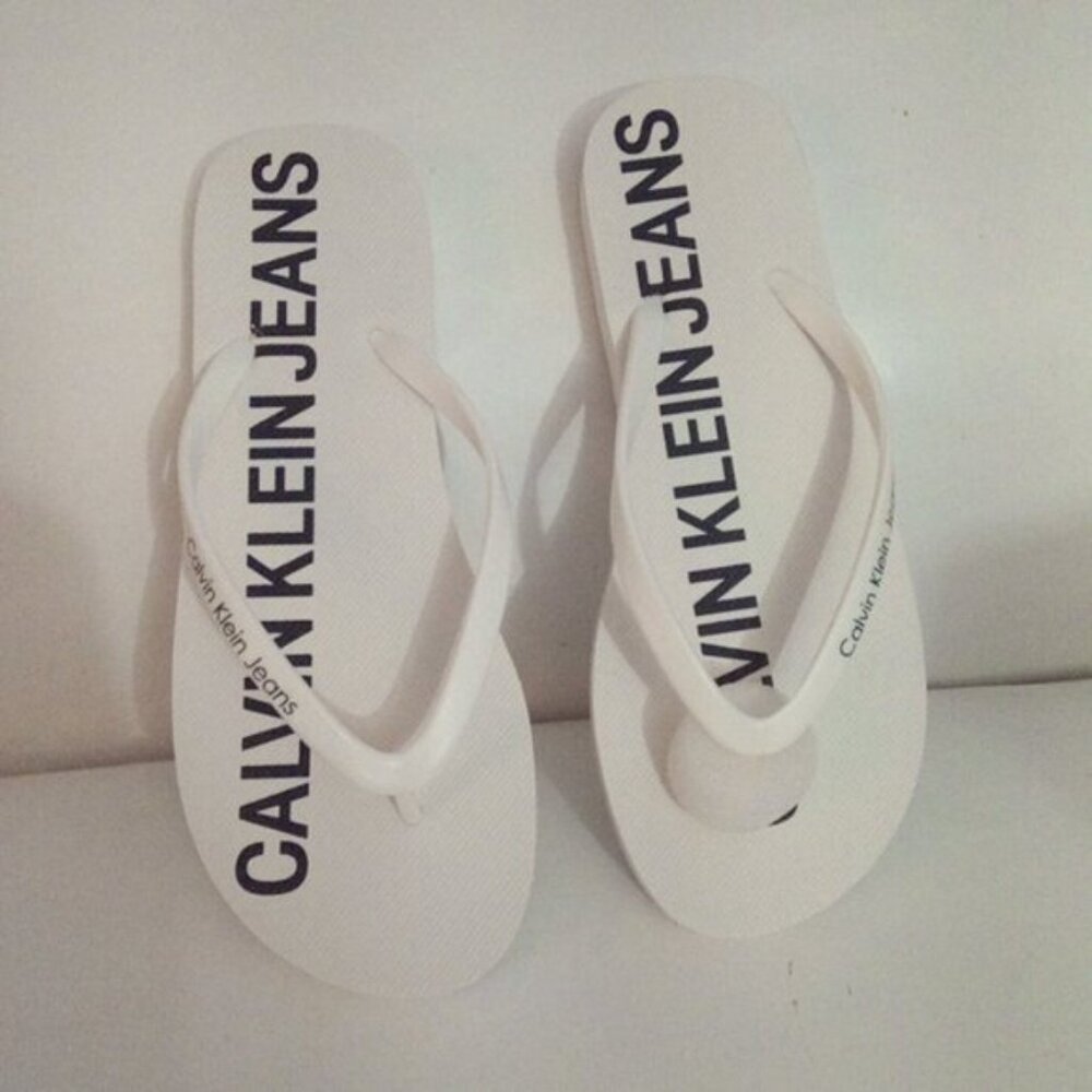Calvin Klein Jeans Dori Kelly Flip Flops Bright White Sandals for Women Size 7M